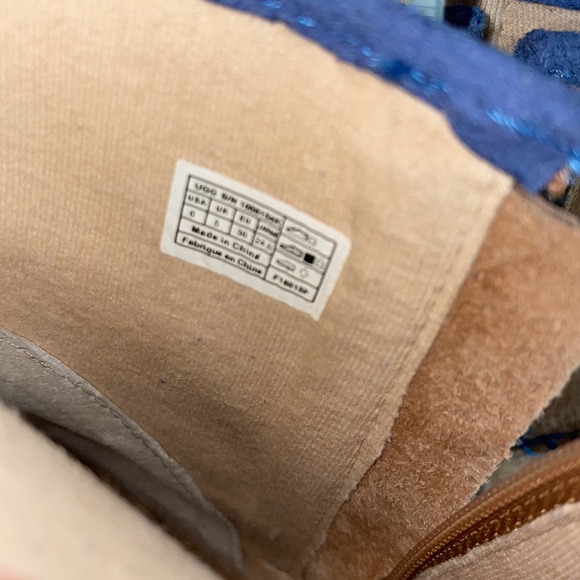 NWT.  UGG Boots.  Women size 6 - Picture 7 of 7